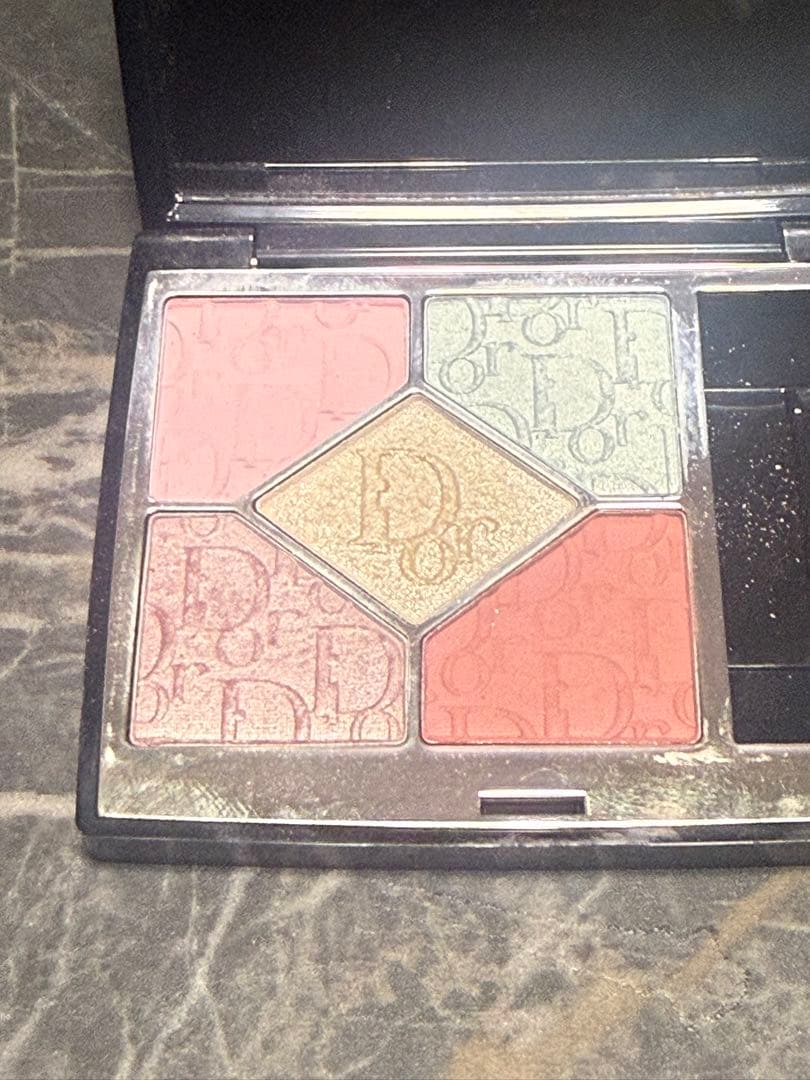 Dior サンク クルール 812 ピンクマニア DIOR ディオールショウサンククルール812ピンクマニアは想像以上に