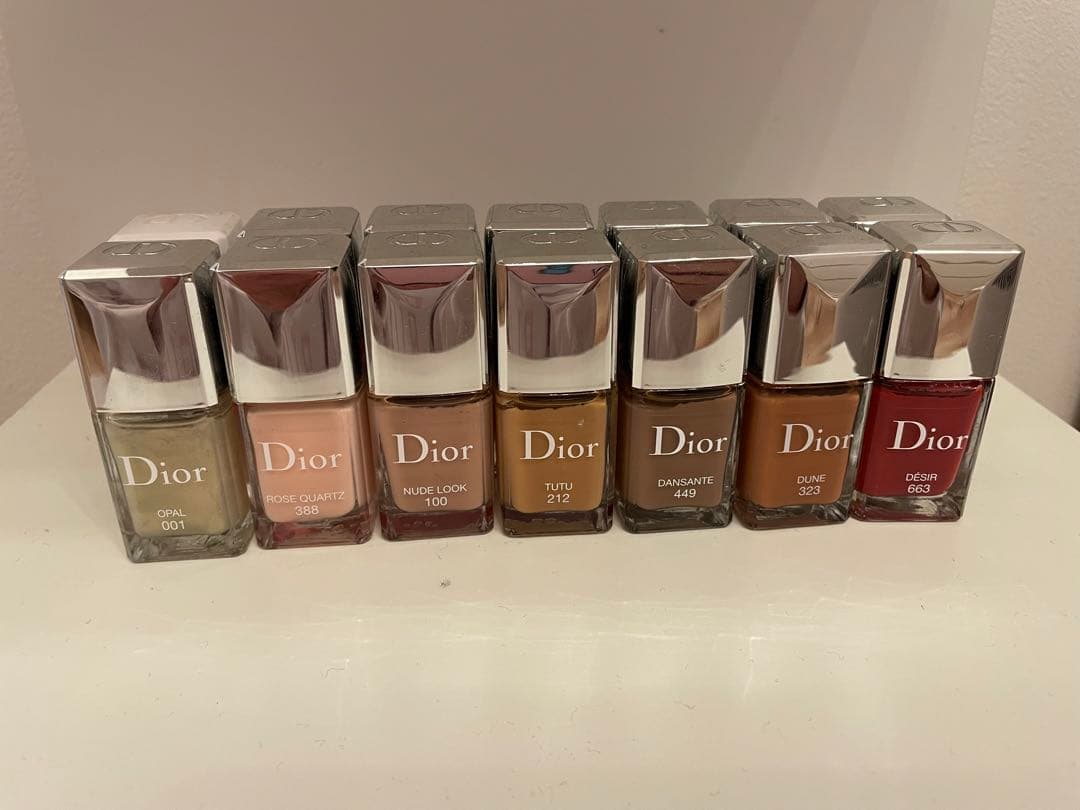 ディオール ヴェルニ クチュール ネイル ラッカー セルフネイルのネイルデザイン - 豊かなカラー バリエーションで指先