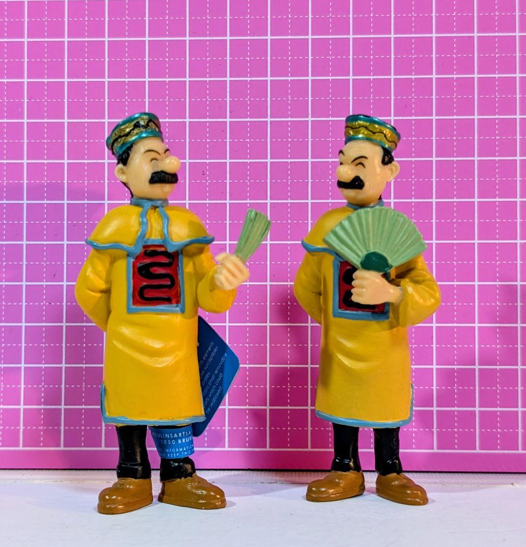 タンタンの冒険/青い蓮」に登場する双子の刑事デュポンとデュボンの