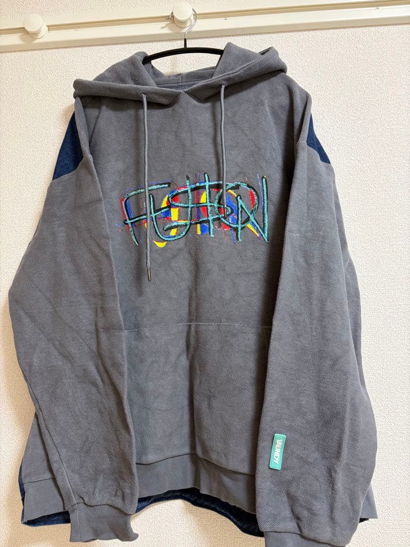 Vaundy】FUSION ロゴフーディ（Lサイズ） - メルカリ