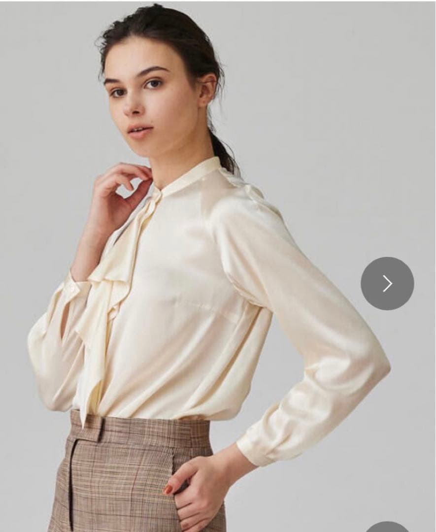 《美品》トゥモローランドコレクション　シルクサテン　ボウタイブラウス　3.3万