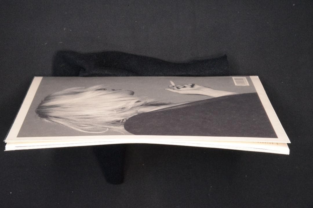 Portrait of a Performer Courtney Love】 - メルカリ