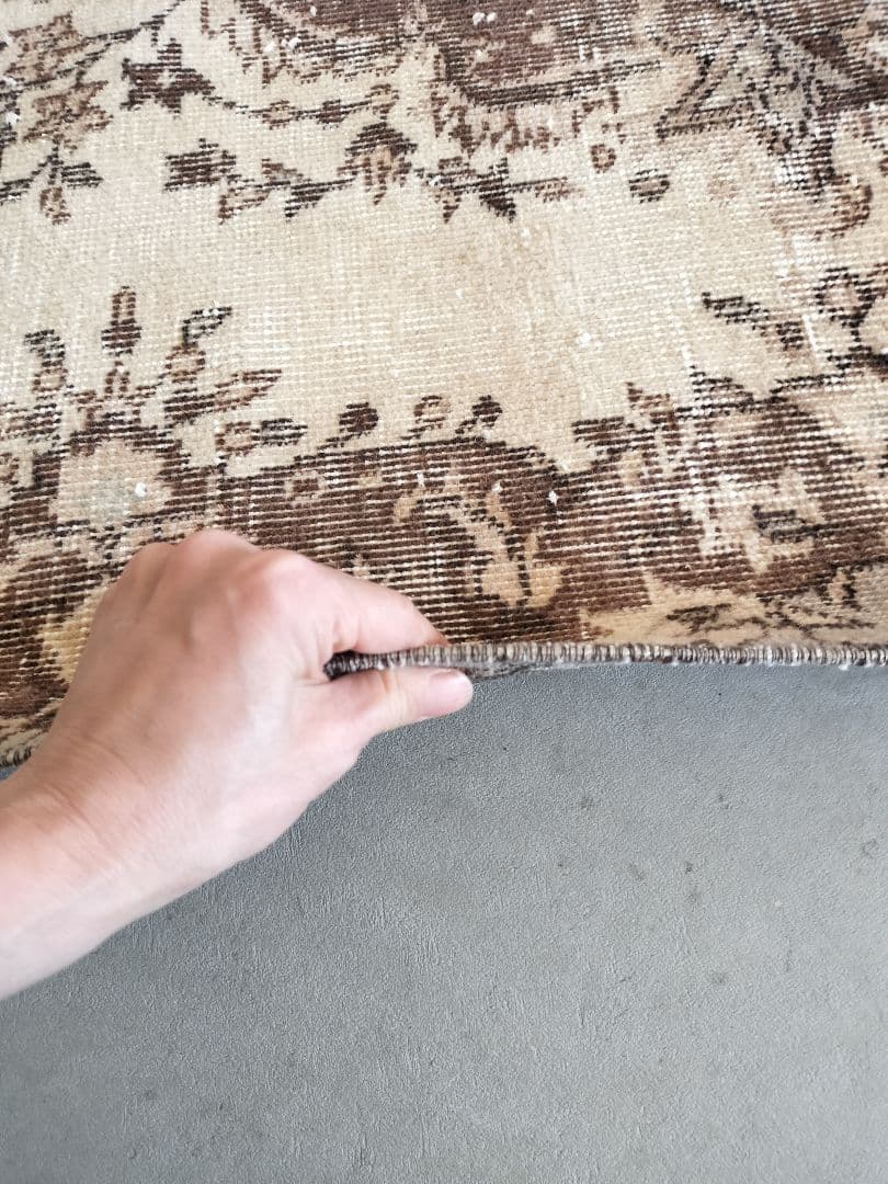 ベージュとココアブラウンのヴィンテージラグ 雅姫さんNo.698