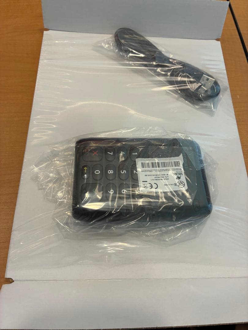 AirPAY エアペイ　カードリーダー　新品未使用 エアペイ カードリーダー（充電器付） Air pay - メルカリ