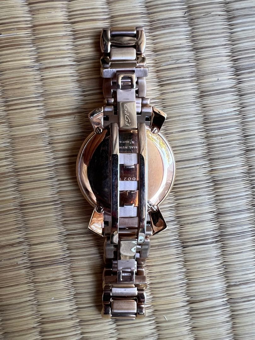 Gaga Milano ユニークデザイン 赤いダイヤル 時計