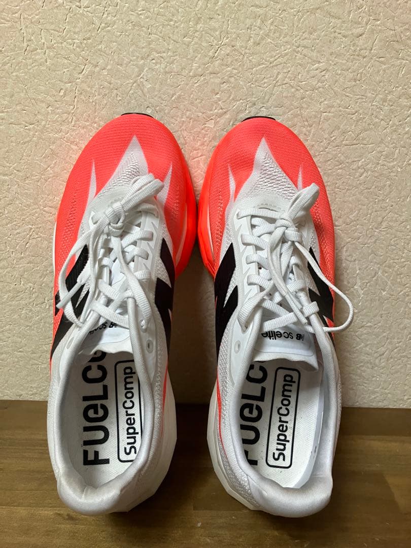 ニューバランスFuelCell SC ELITE V5 25.5cm