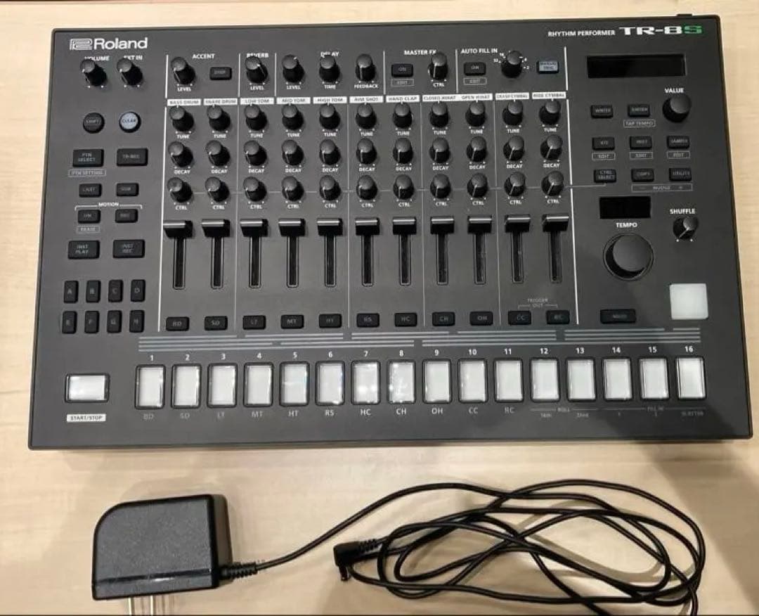【美品】Roland TR-8S ドラムマシン ACアダプター付き Roland - TR-8S | Rhythm Performer