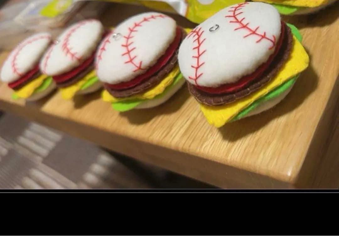 バズ( ¨̮ ) 様専用／67個／野球フェルトお守り・ハンバーガー