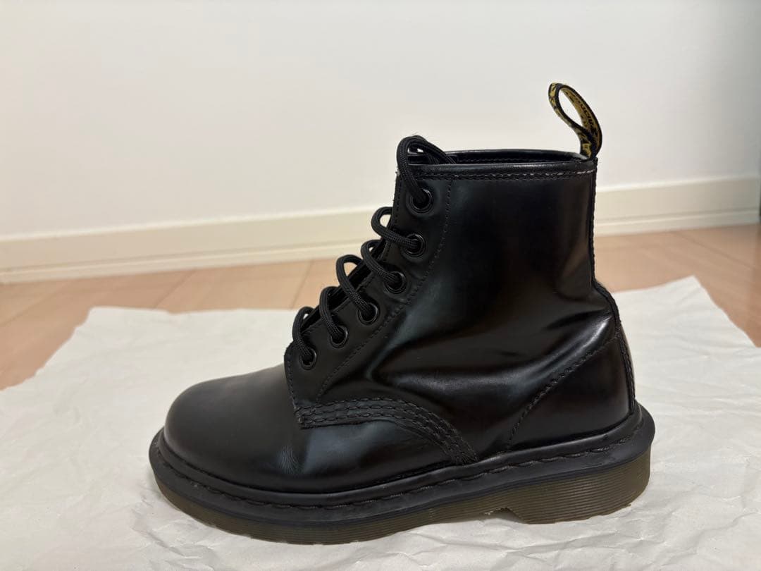 【希少】ドクターマーチン 6ホール 黒ステッチ 22.5cm