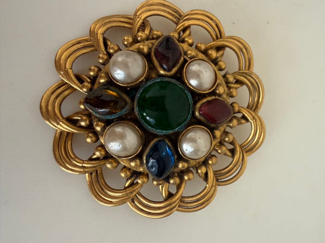 CHANEL ヴィンテージ ブローチ マルチカラーストーン ゴールド CHANEL シャネル ブローチ カラーストーン 色石 ブルー レッド