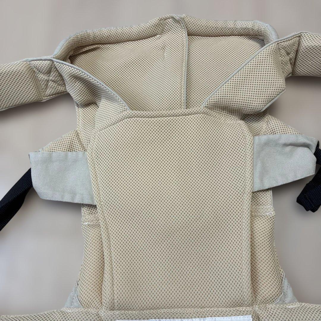 美品キューズベリー ニコ 抱っこひも サンドベージュCUSEBERRY NICO