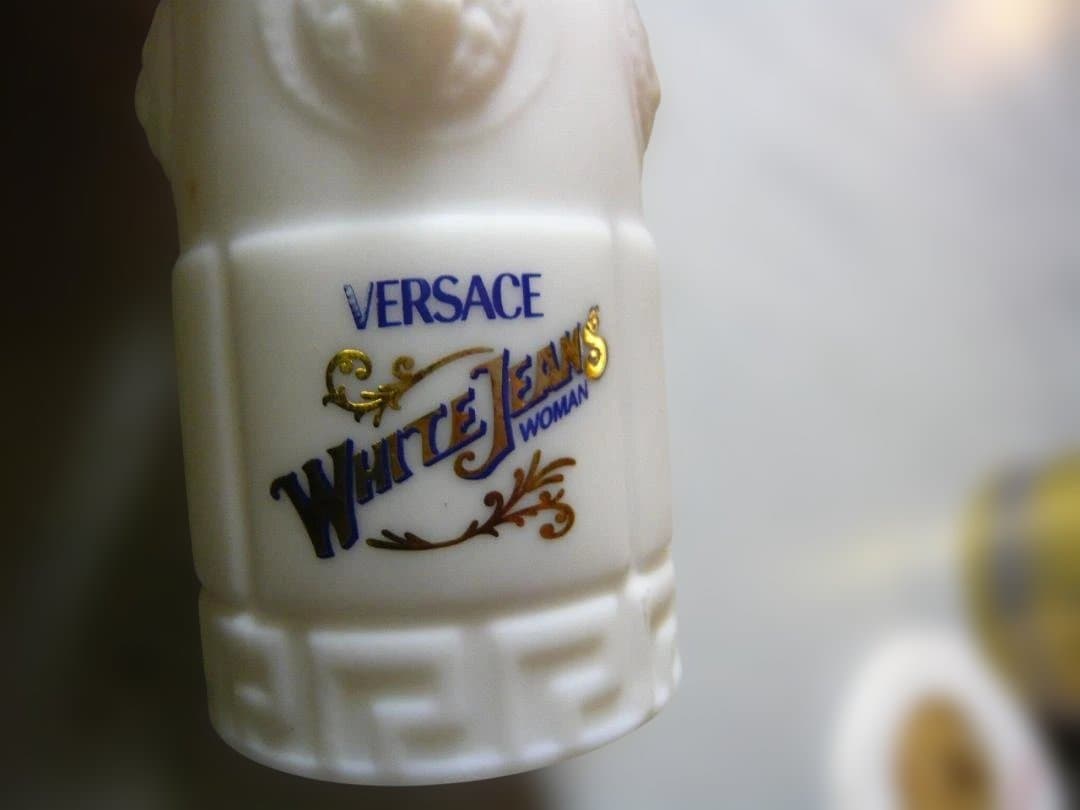 新品 VERSACE white Jeans 75ml 香水 ベルサーチ - メルカリ