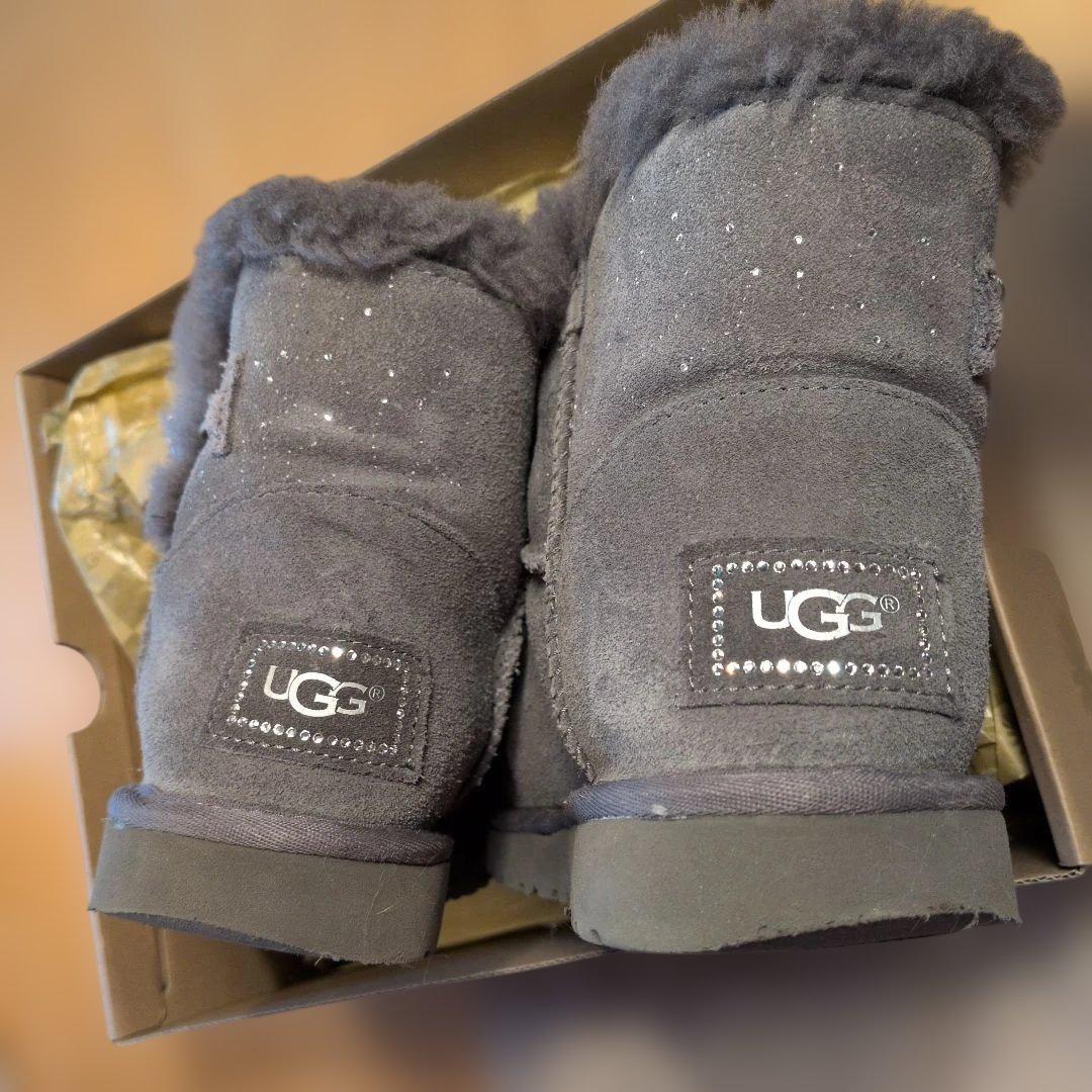 UGG アグ スワロフスキー グレー 星座 ムートンブーツ 24cm US7 - メルカリ