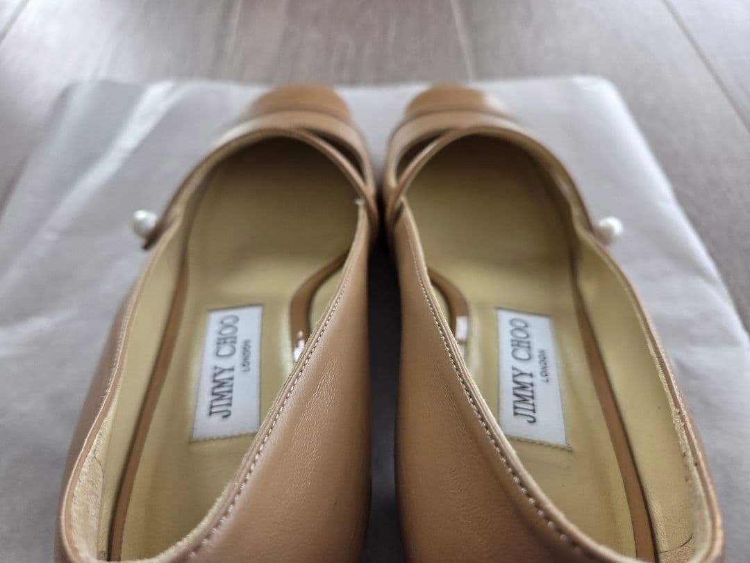 JIMMY CHOO ジミー・チュウ ベージュ パテント パンプス - メルカリ
