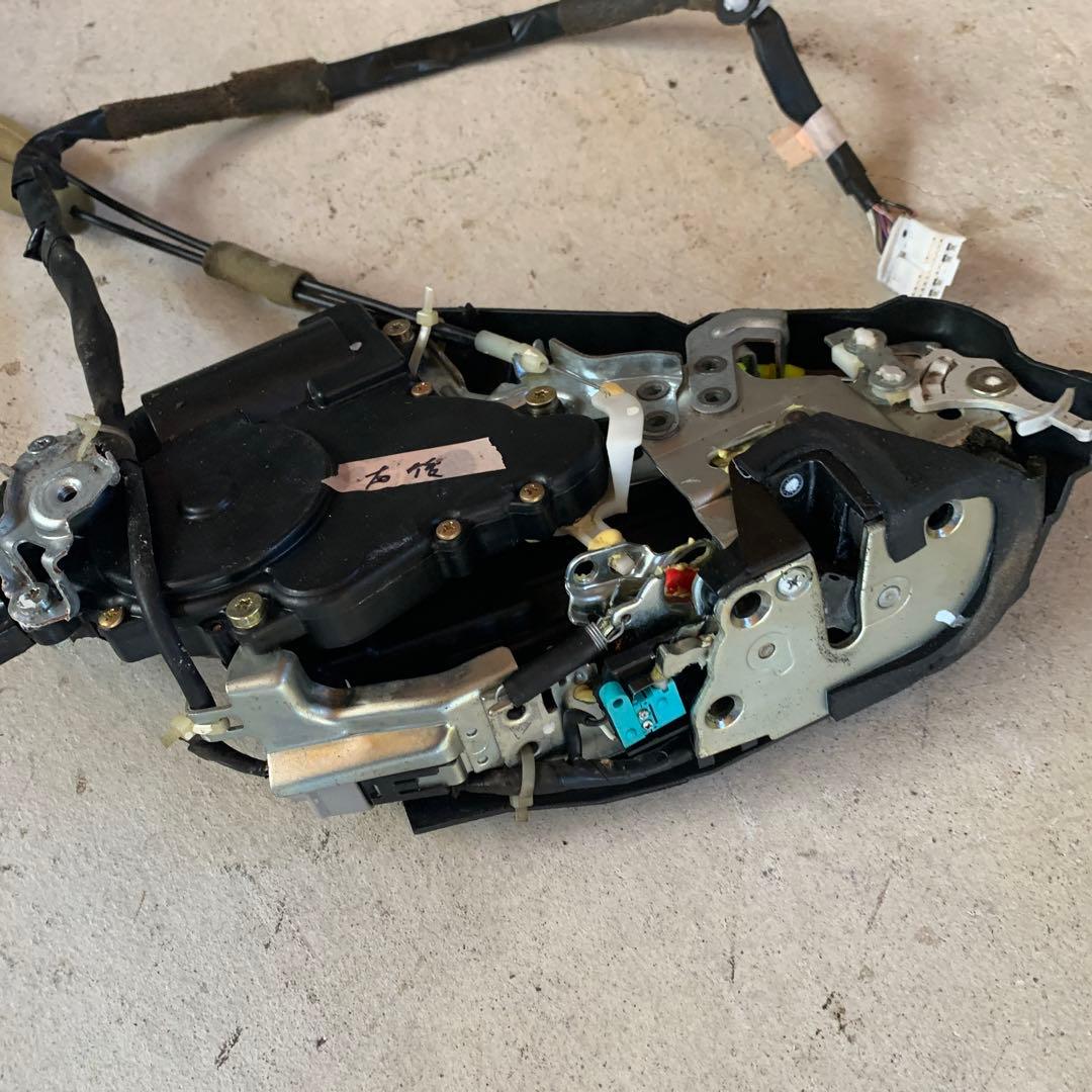 トヨタ セルシオ30 31 後期 ドアロックアクチュエーター 右後 リア