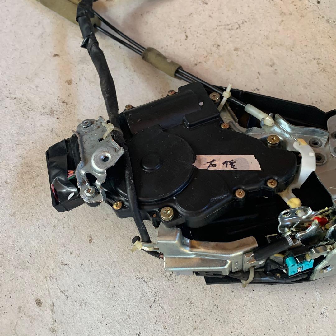 トヨタ セルシオ30 31 後期 ドアロックアクチュエーター 右後 リア