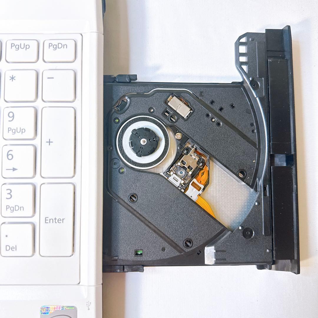 富士通❤️初心者向けすぐ使える❤️ネットや事務に❤️表計算や音楽