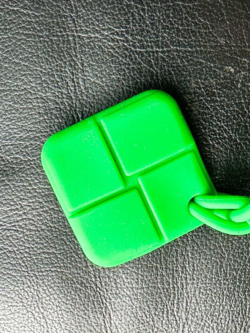 BOTTEGA VENETA イントレチャートラバーシリコンAirTag ケース - メルカリ