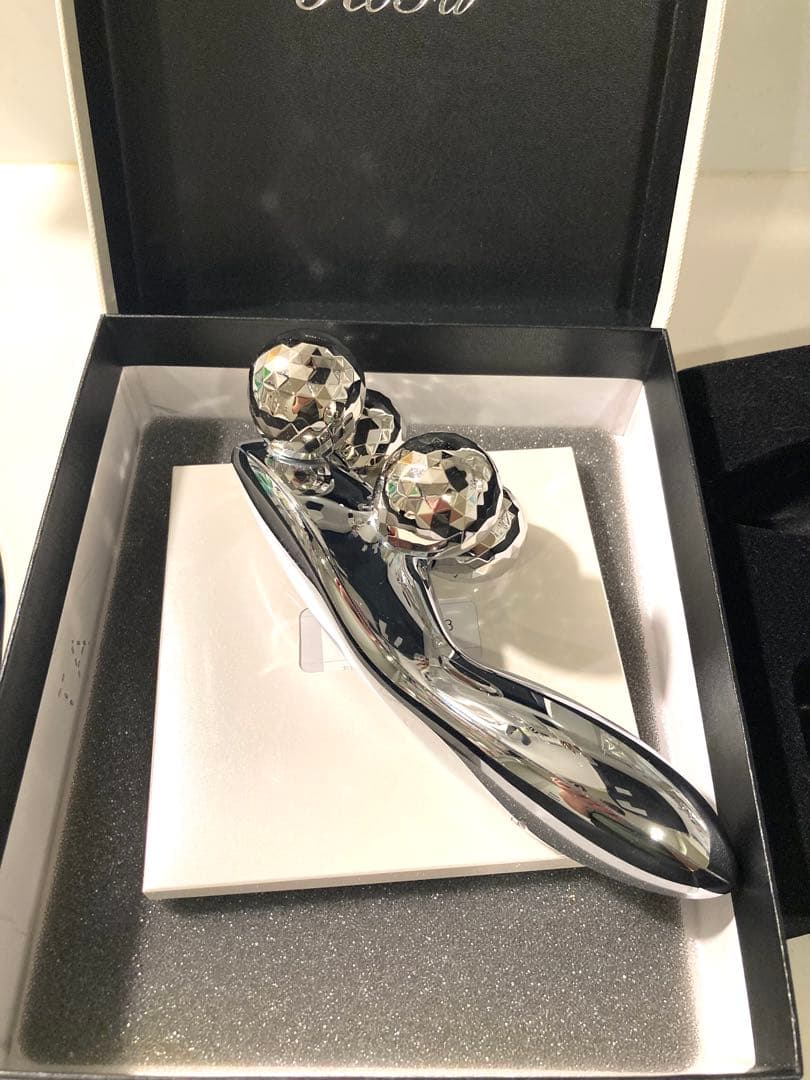 ReFa 美顔ローラー 鏡面仕上げ - メルカリ