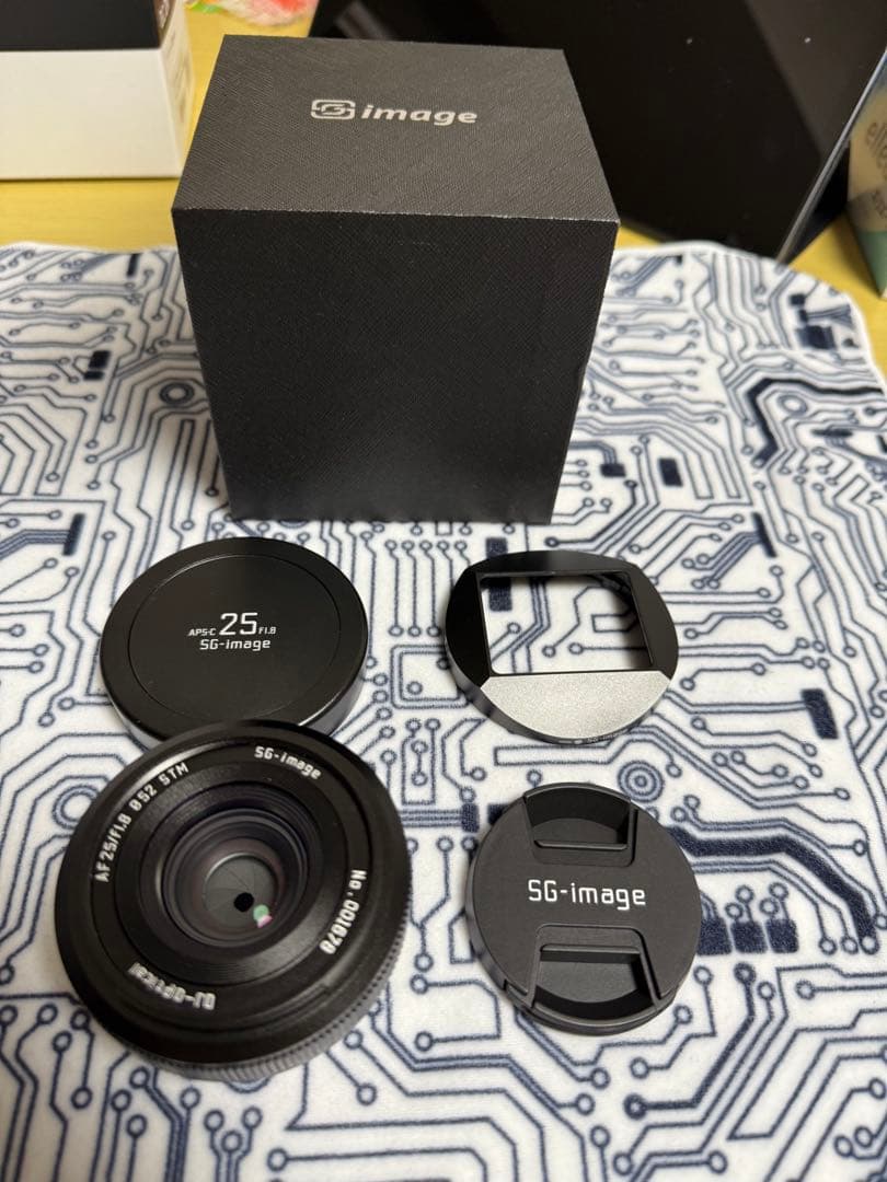 レンズ(単焦点) SG-image AF 25mm F1.8 SG-image AF 25mm F1.8 ニコンZマウント APS-C レッド [ニコンZ /単