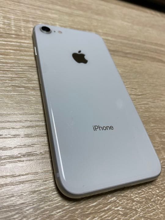 iPhone8 64 GB ホワイト au 美品