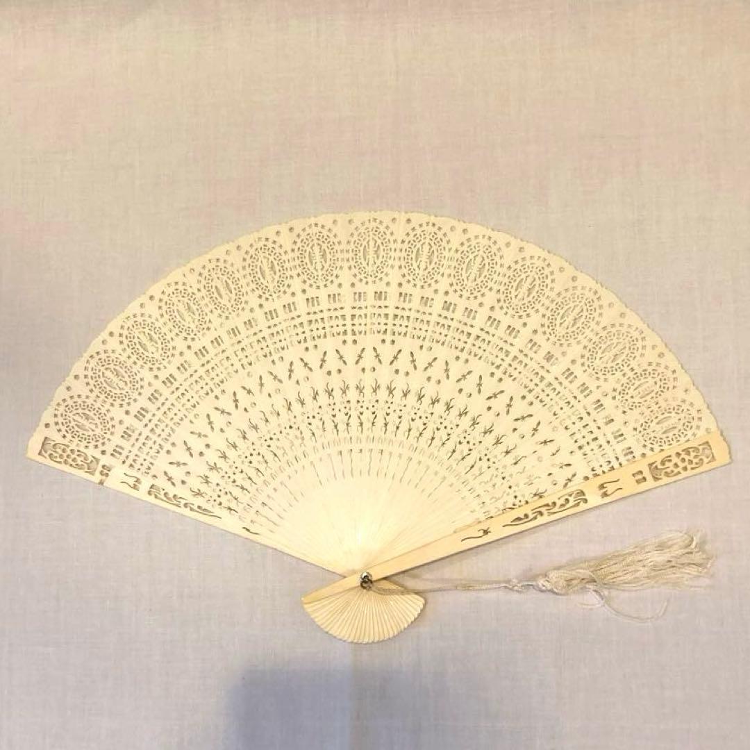 象牙調　透かし模様　扇子 象牙調 扇子 透かし彫り - メルカリ