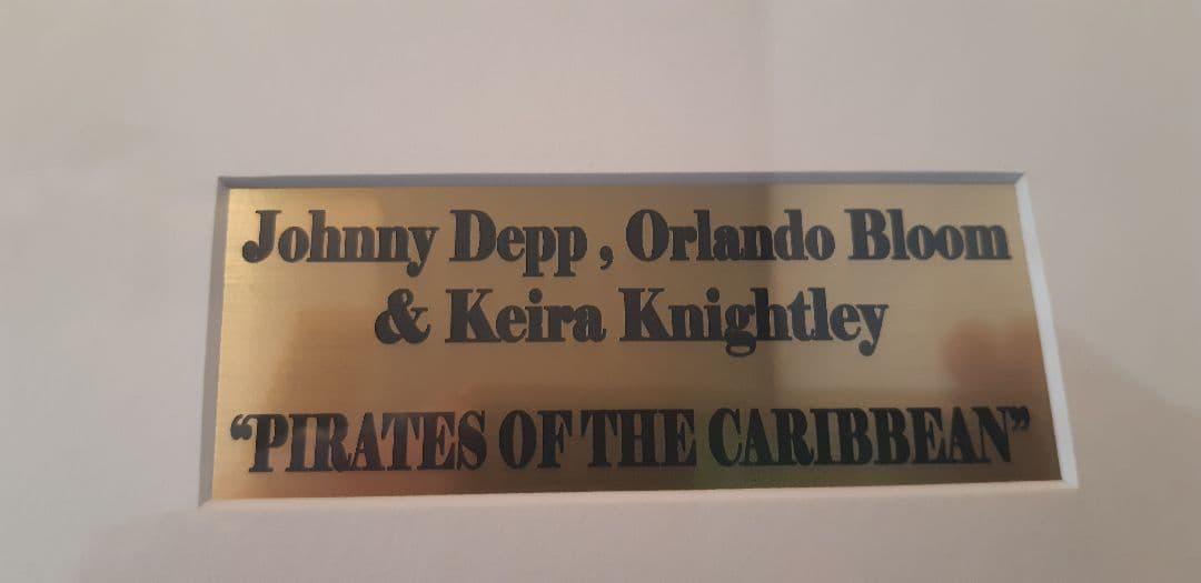 パイレーツオブカリビアン 三人サイン入り - メルカリ