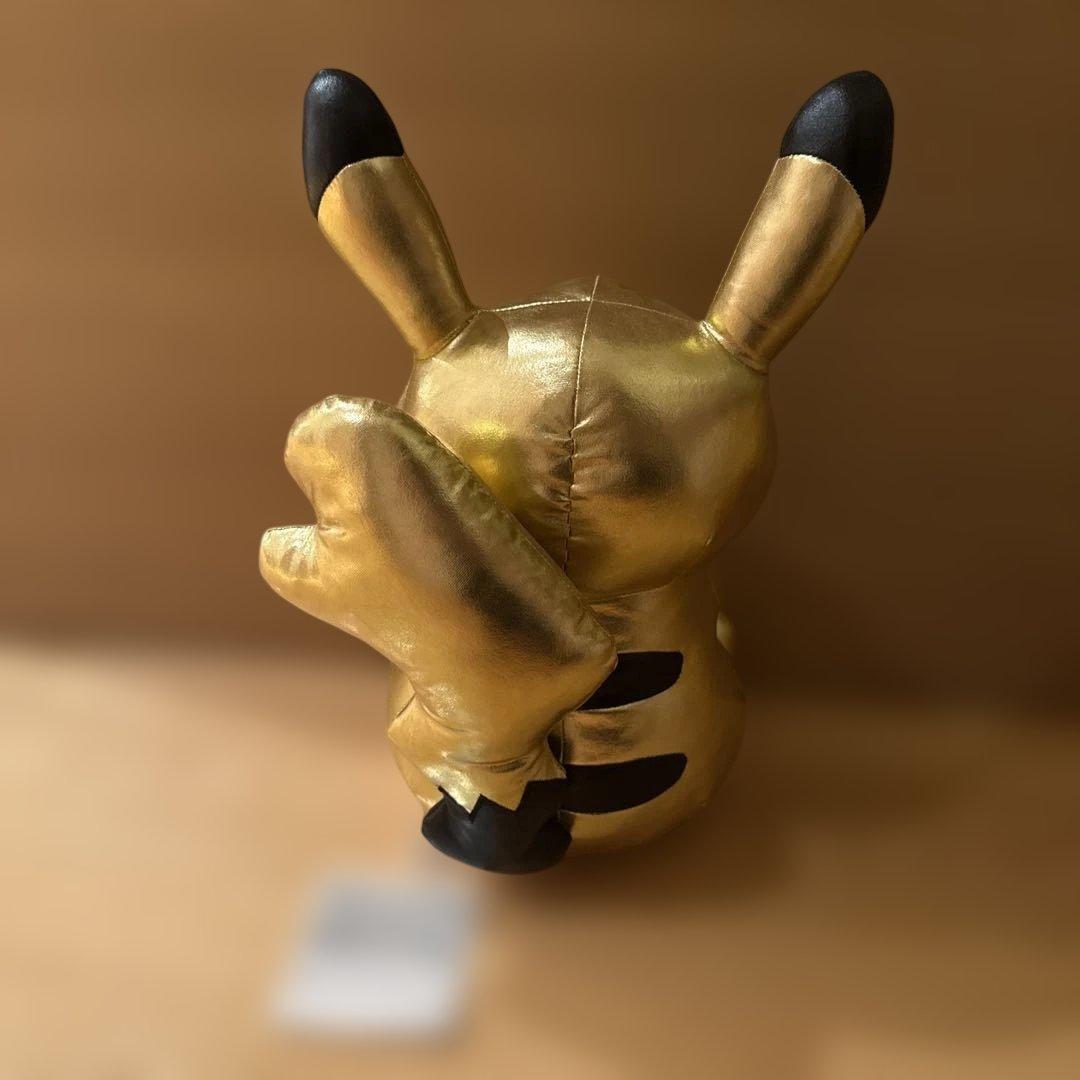 シュウ ウエムラ × ピカチュウ」コラボぬいぐるみ（未使用・タグ付き