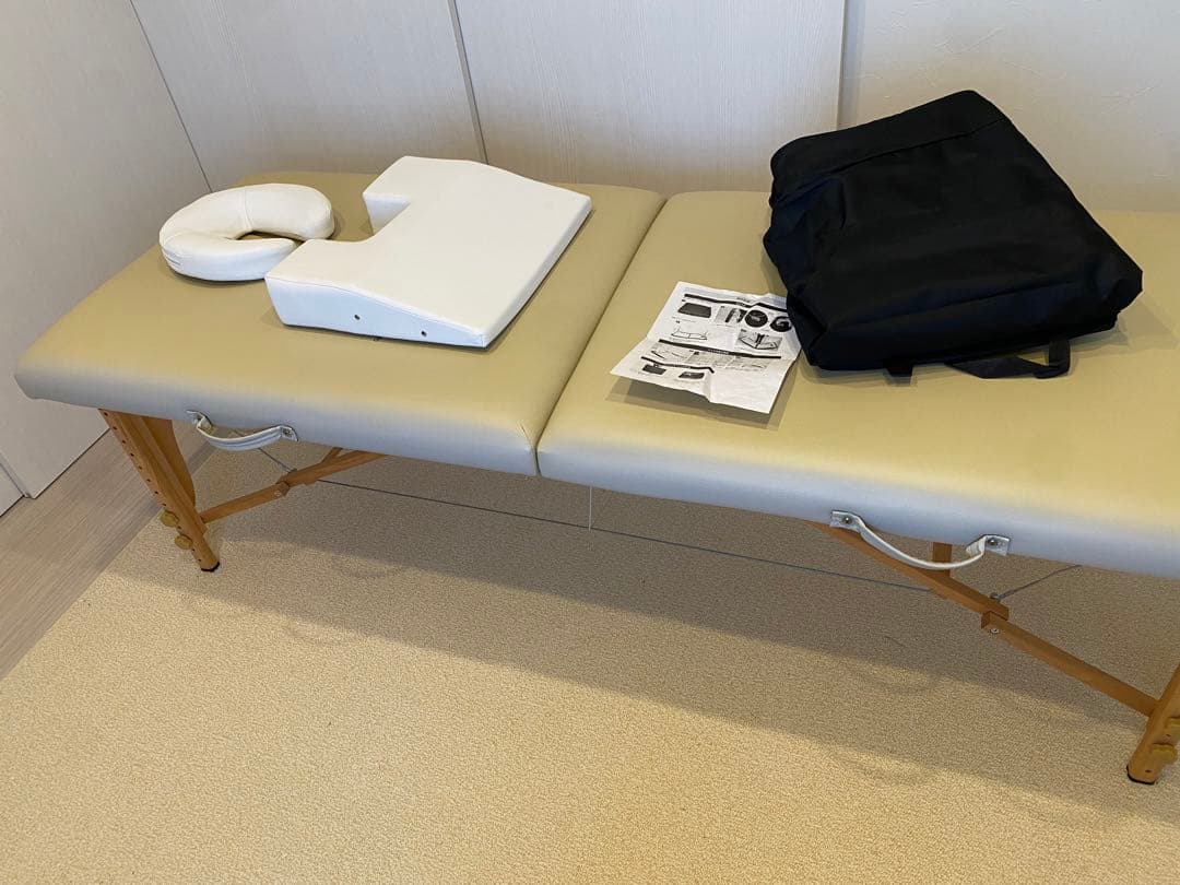 折りたたみ式　マッサージベッド、胸当て、フェイスマットのセット マッサージベット 折りたたみ 持ち運び 軽量 施術用 ベッド
