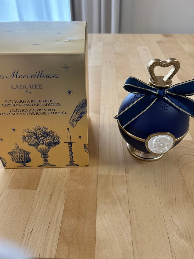 《限定品／新品／未使用》レ・メルヴェイユーズラデュレ チーク、ポット