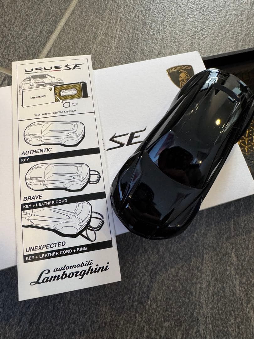 Lamborghini Urus SE キー カバーブラック Carbon Fiber Lamborghini Urus Second-Gen Key Cover | Koshi Group