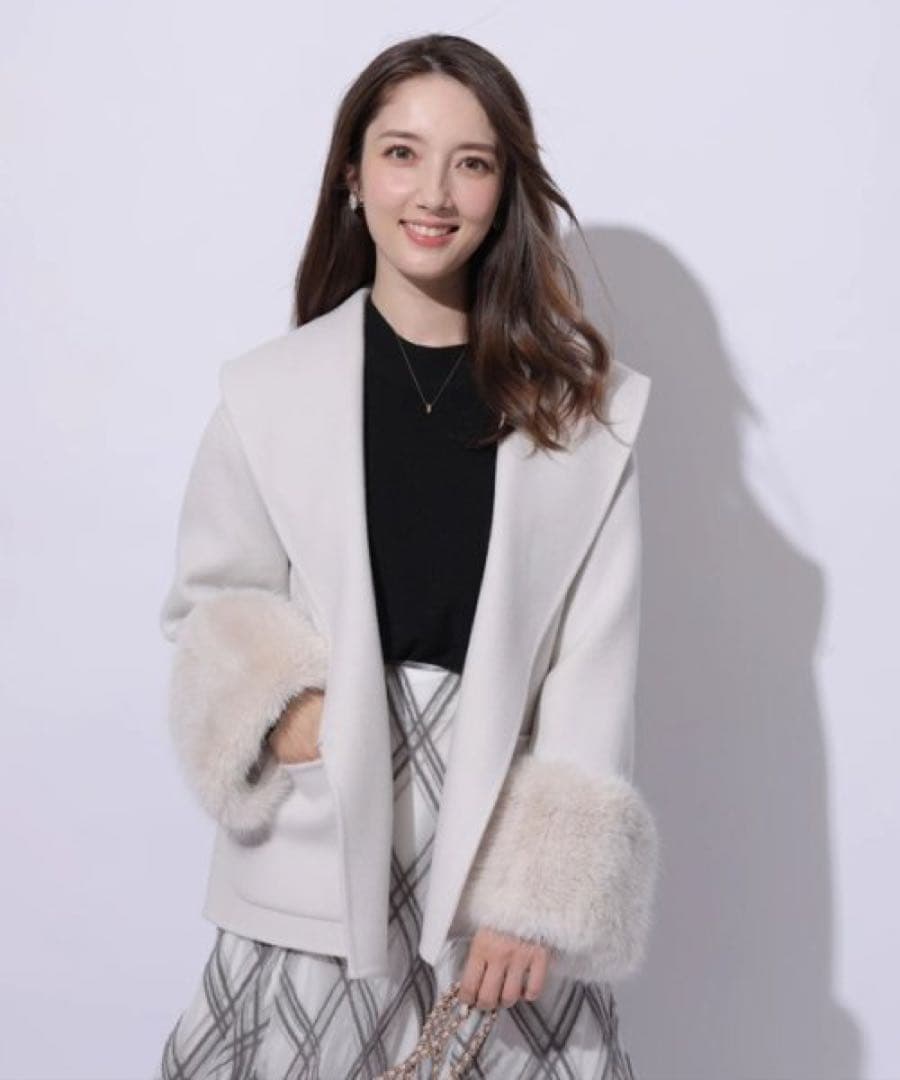 Apuweiser-richeアプワイザーリッシェ 袖ファーショートリバーコート