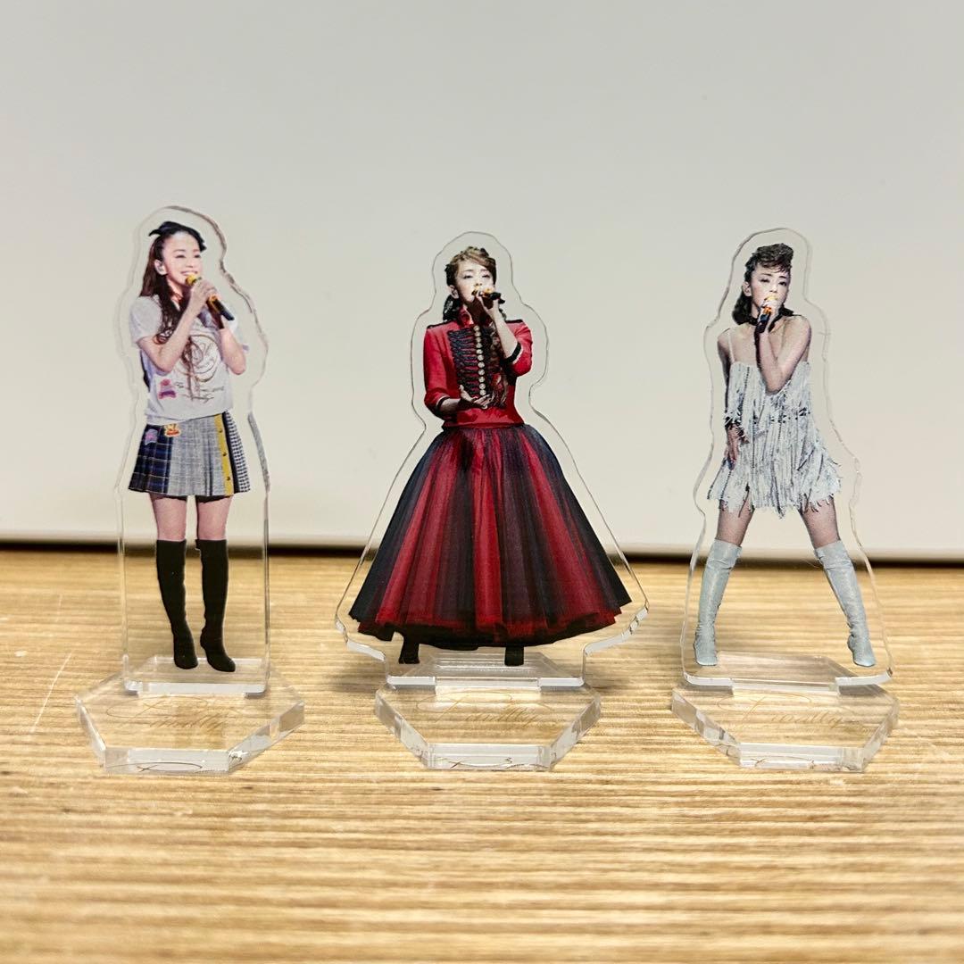 安室奈美恵 アクリルスタンド 3体セット - メルカリ