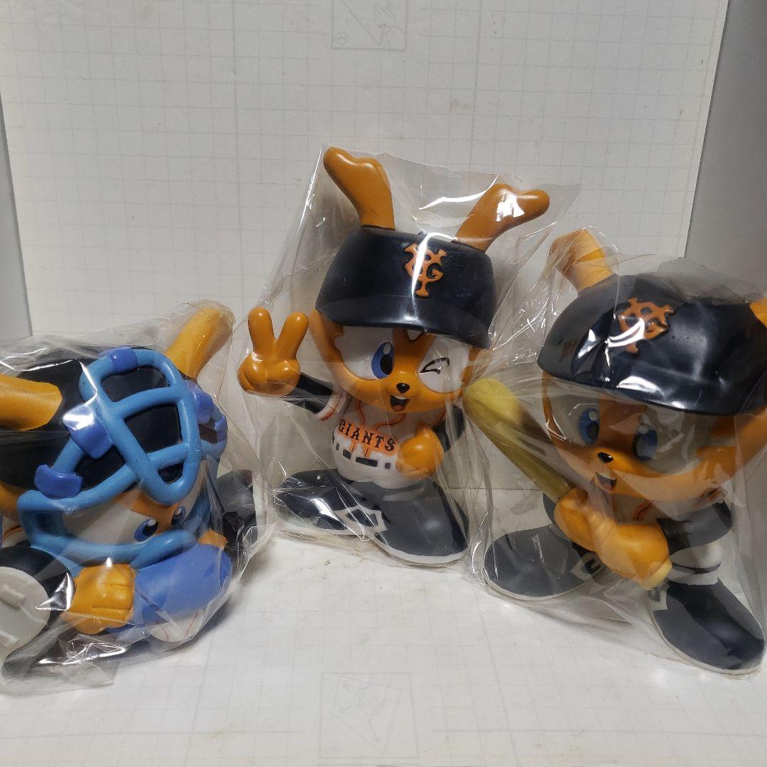 読売ジャイアンツジャビット君ソフビ貯金箱セットです。 読売ジャイアンツジャビット君さとちゃんソフビ貯金箱セットです