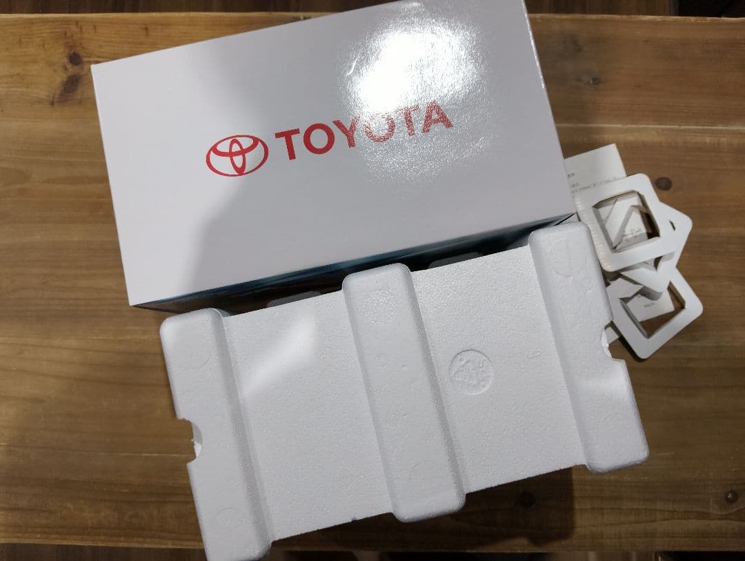 1/18 トヨタ テリオス ディーラー品 ミニカー ホワイト