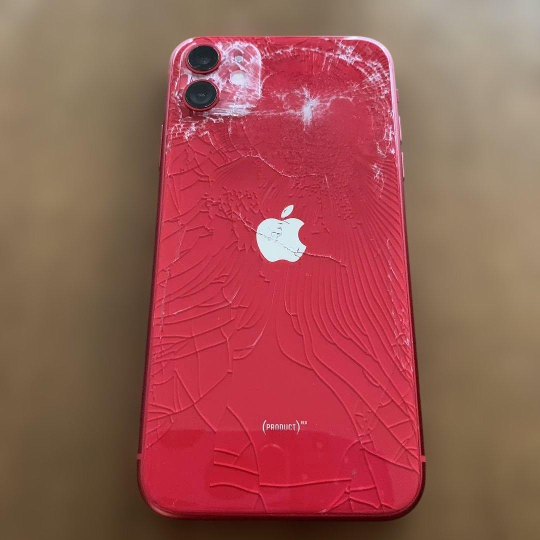 iPhone 11 Red 本体 ひび割れあり - メルカリ