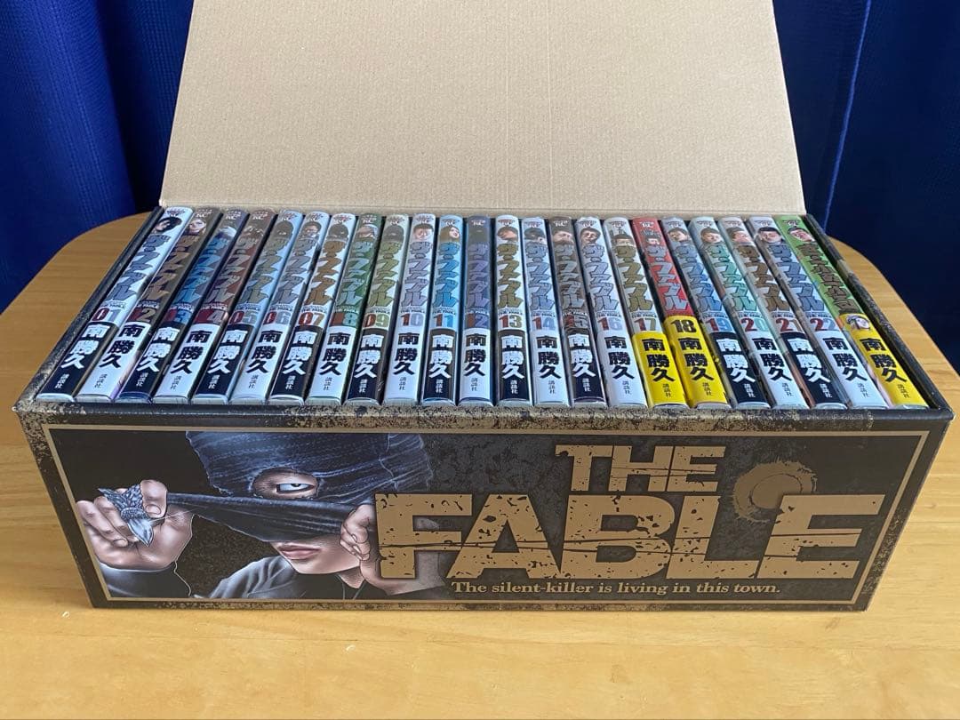ザ・ファブル 初版、帯付、専用BOX付 - メルカリ