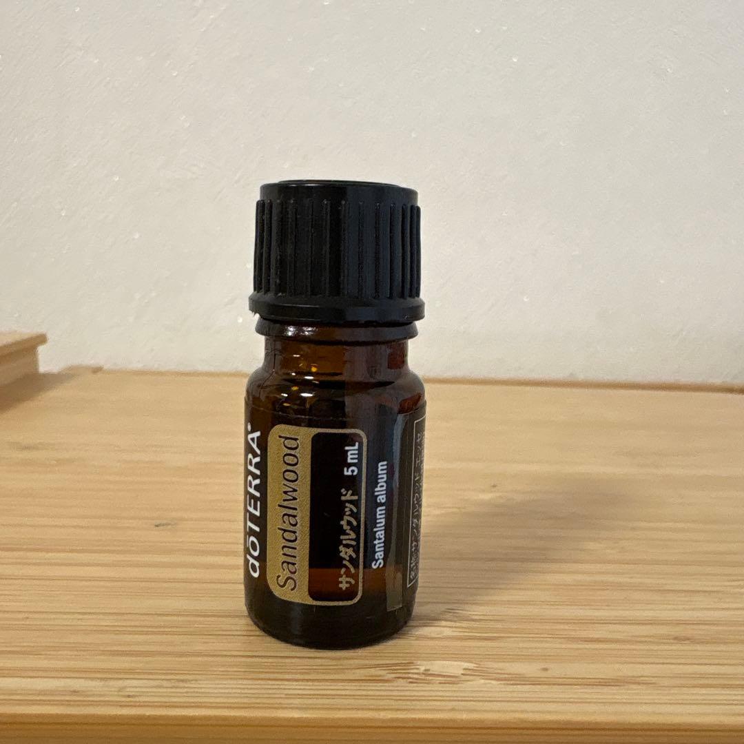 【開封済/正規品】doTERRA ドテラ サンダルウッド 正規品未開封】ドテラ サンダルウッド - メルカリ