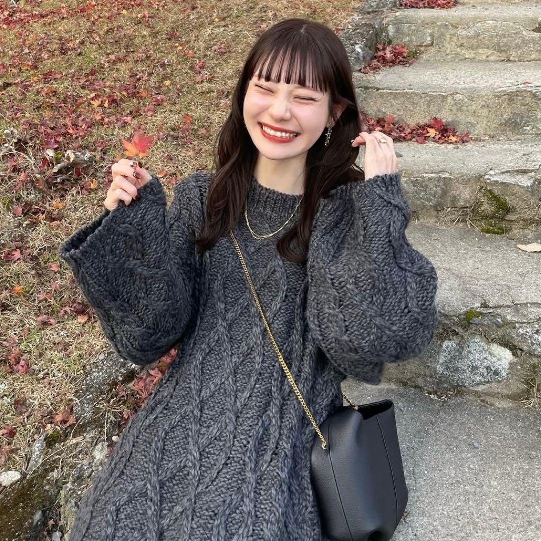 hinari ケーブル編みニットワンピ チャコールグレー タグ付き 新品未