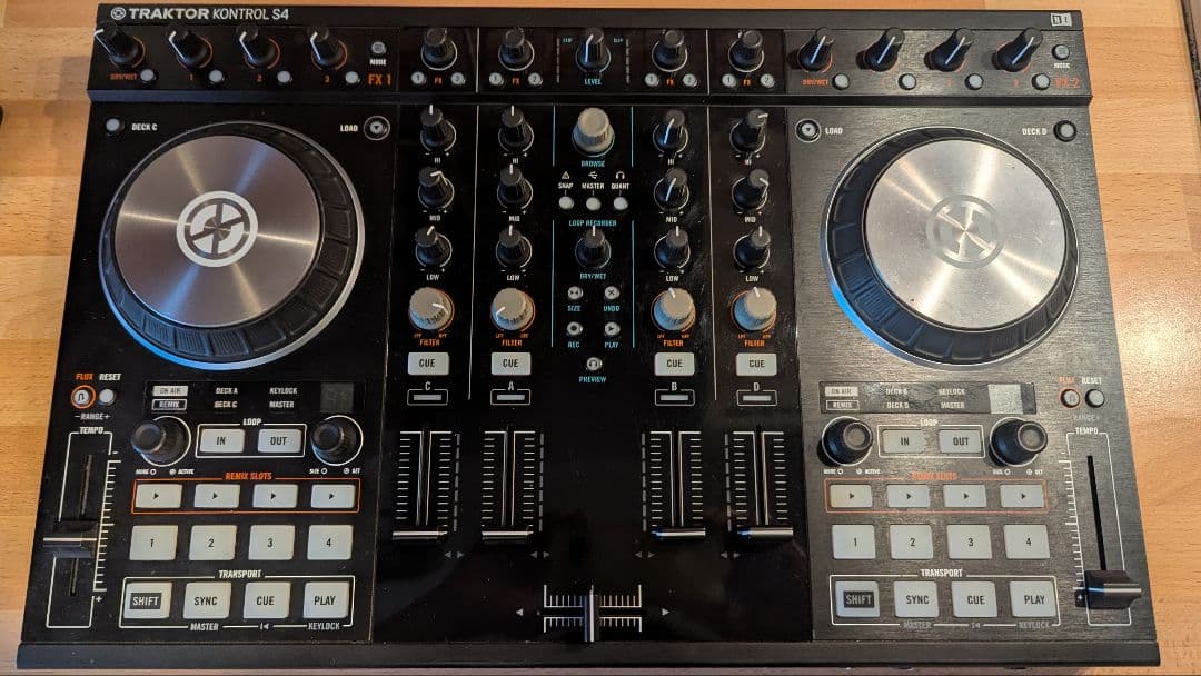 TRAKTOR KONTROL S4MK2 コントローラー REVIEW: NI Traktor Kontrol S4 MK2 DJ Controller