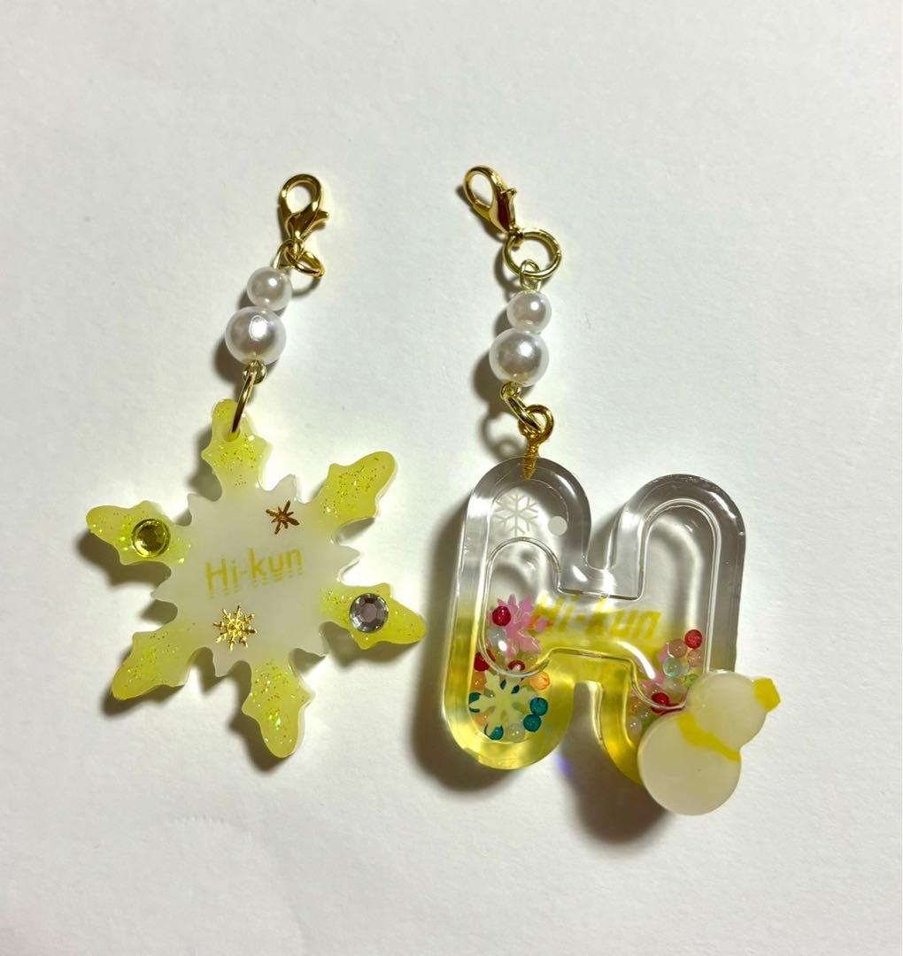 SnowMan レジンキーホルダー アルファベット 雪の結晶 ハンドメイド