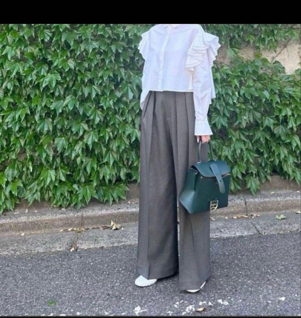 シーニュ cygne バックフレアーショート丈ブラウス Céline