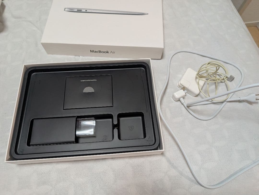 MacBook Air 8GB / SSD 500GB 新しいバッテリー