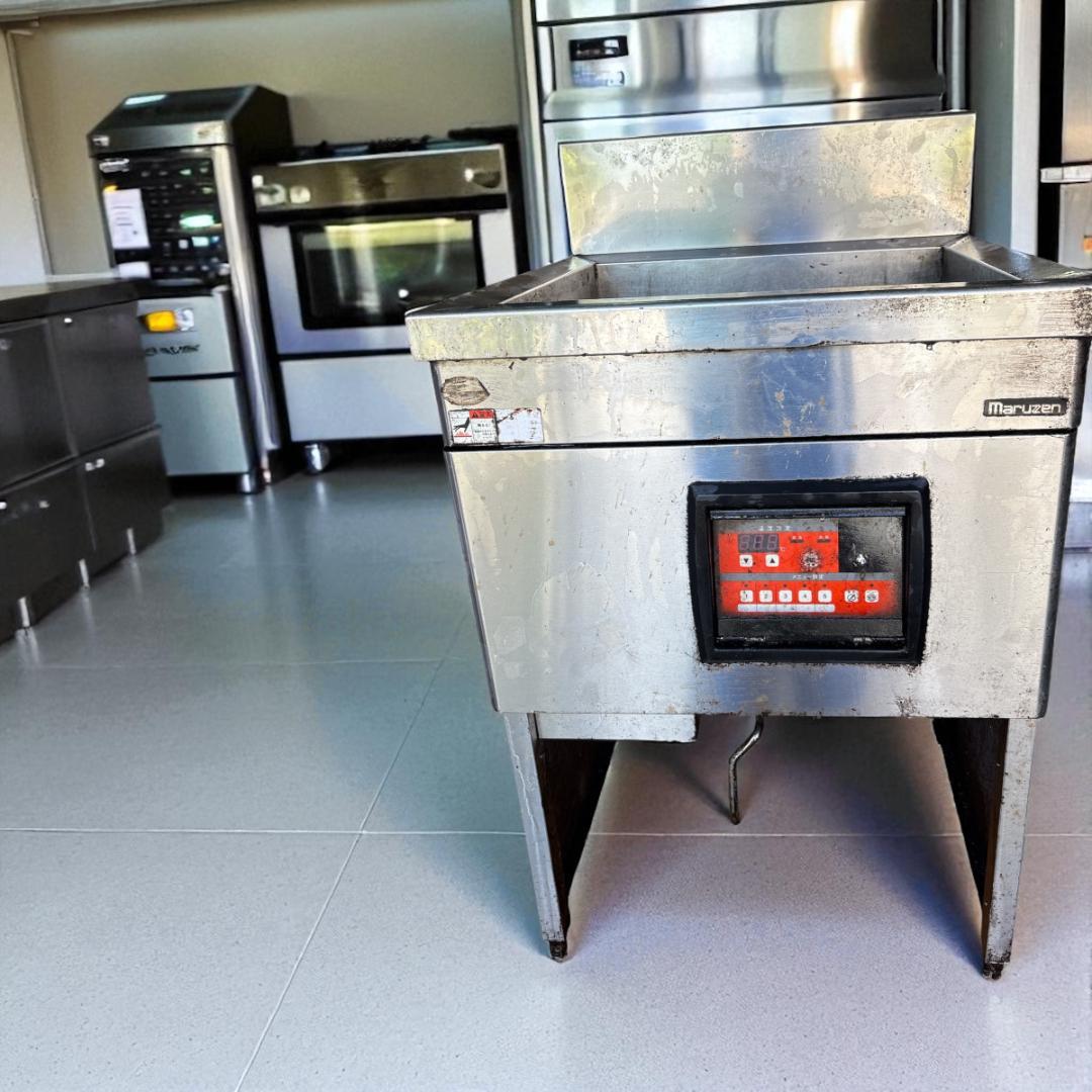 マルゼン 業務用 電気フライヤー デジタル温度設定タイプ 現状品 大型 厨房機器 マルゼン（MARUZEN） 二槽フライヤー ※電気ガス両電源必要 MXF-076WB