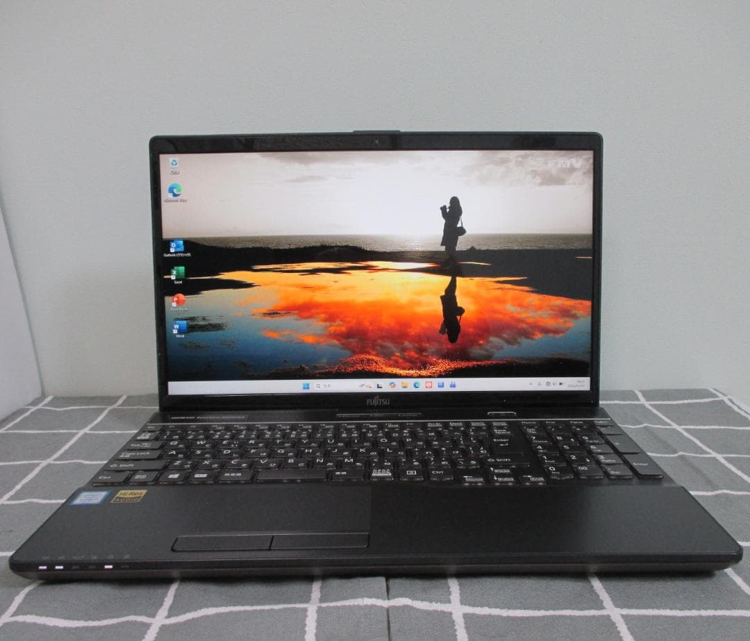 富士通ノートPC Corei7 第8世代、バッテリー93%、ブルーレイ 富士通ノートPC Corei7 第8世代、バッテリー93%、ブルーレイ 富士通