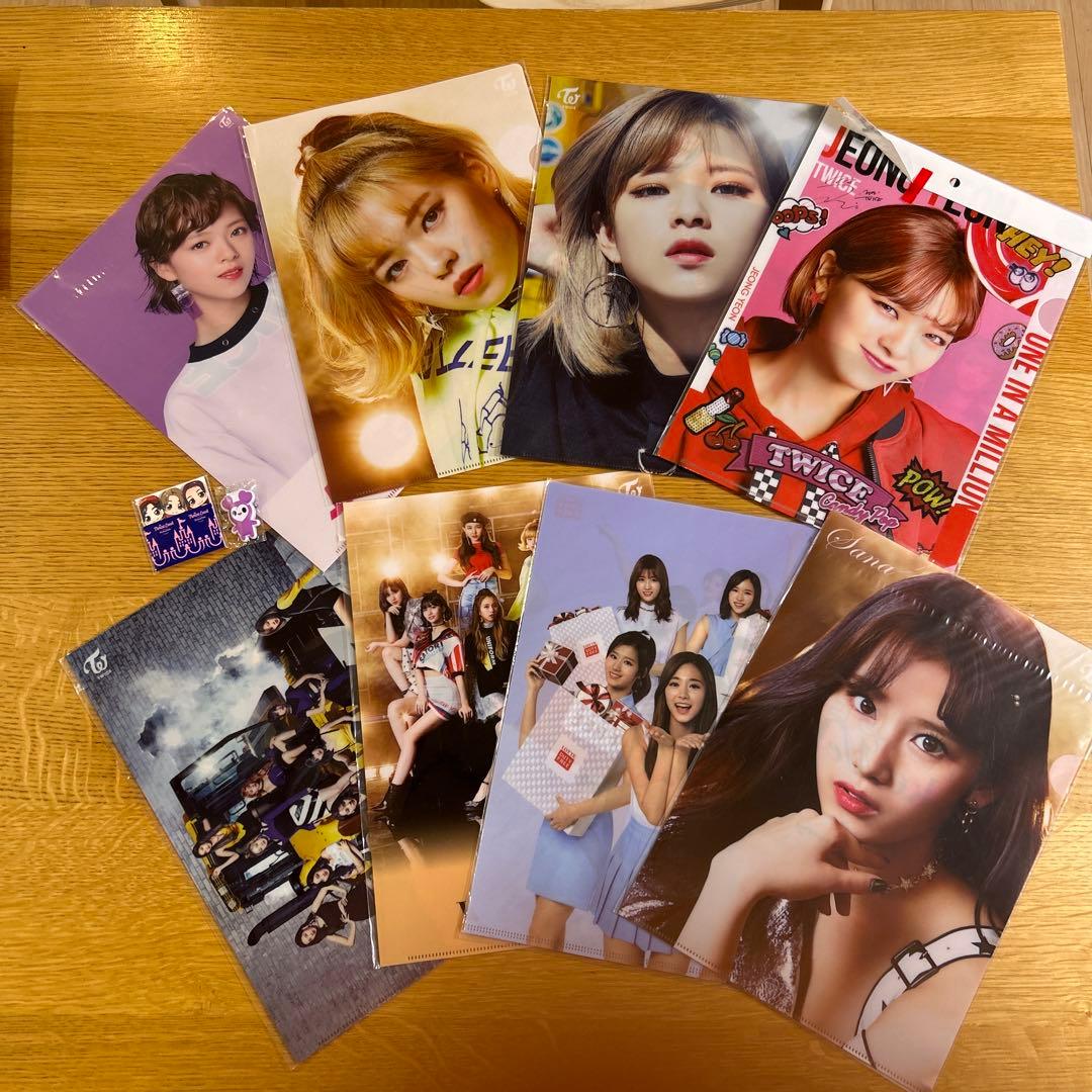 TWICE クリアファイル8枚まとめ売り おまけ付け - メルカリ