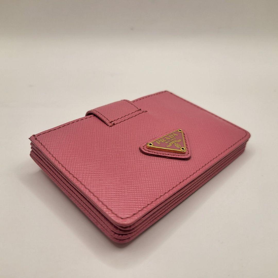 美品 PRADA サフィアーノ カードケース ピンク レザー 三角ロゴ - メルカリ