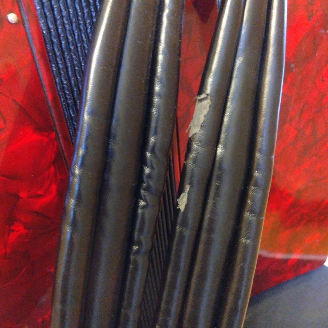 赤い37鍵アコーディオン ケース付き