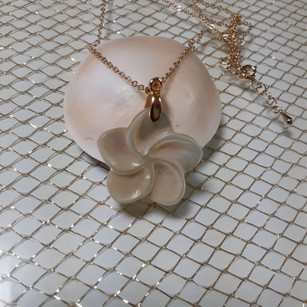 夜光貝　(雪桜様。お取引き中)　『月にウサギ:プルメリア:イルカ』ペンダント。