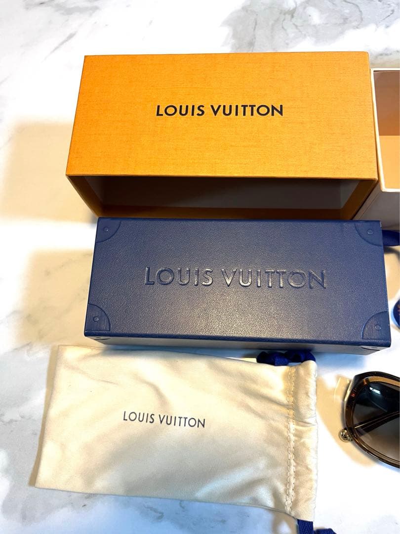 HMMH7様 専用です】ヴィトンサングラス 正規品 取り扱い説明書あり